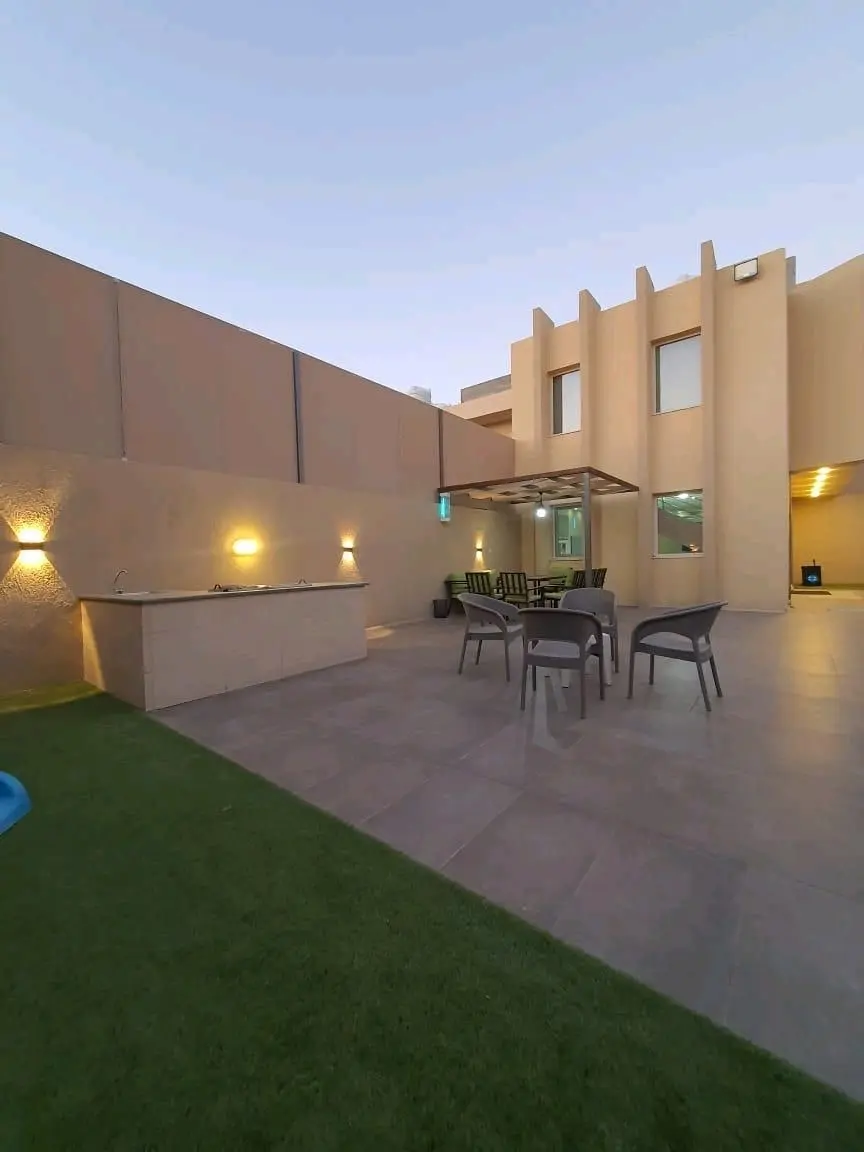 فرصة استثمارية 4 شاليهات متلاصقة للبيع جديدة