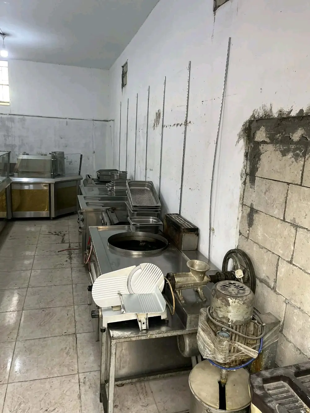 عدة مطعم كامله للبيع