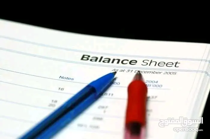 أستاذ محاسبة و اقتصاد حاصل على الامتياز لطلاب الجامعات