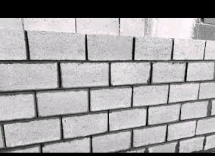 معلم بناء حجر وطوب