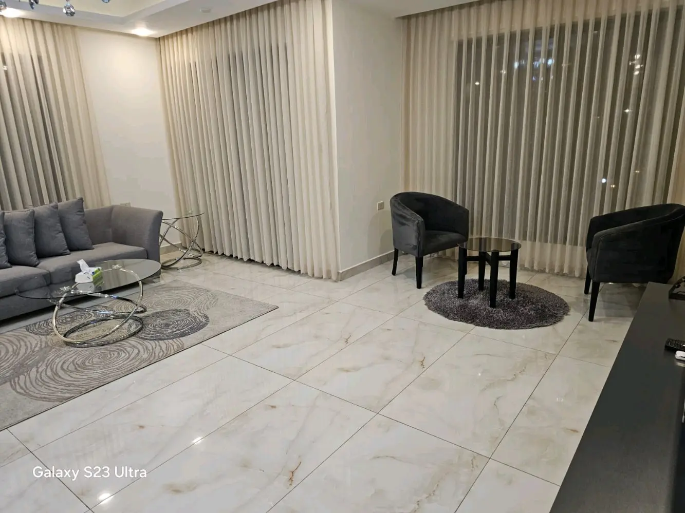 تنجيد و خياطة وتركيب جميع انواع الستائر