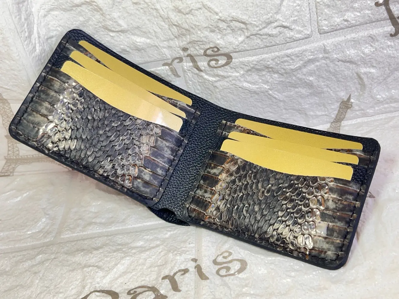 محافظ جلد طبيعي هاند ميد