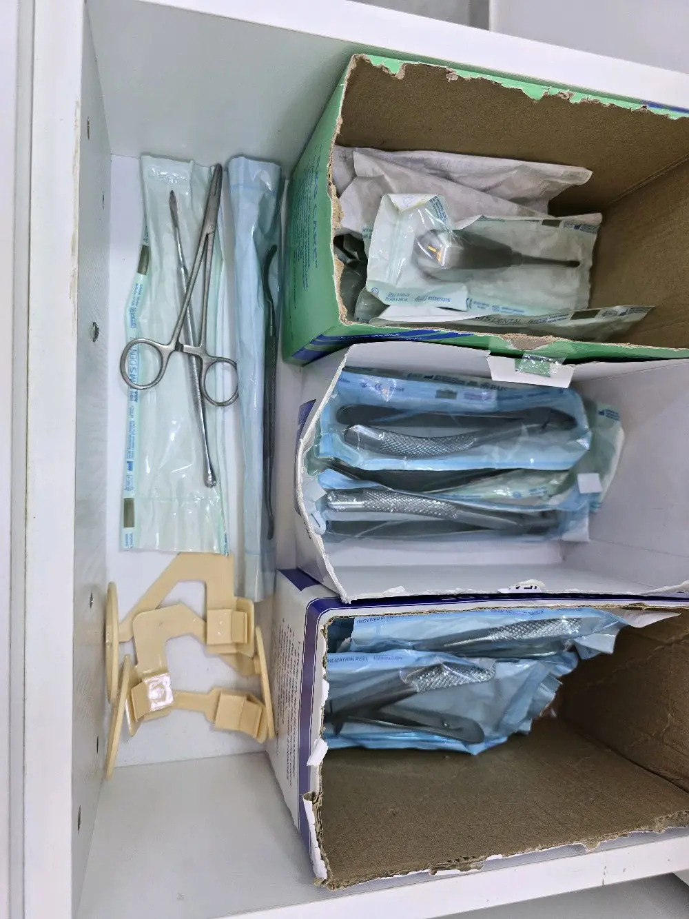 عيادة طب أسنان وطب عام حديثة  للبيع بسعر حرررق