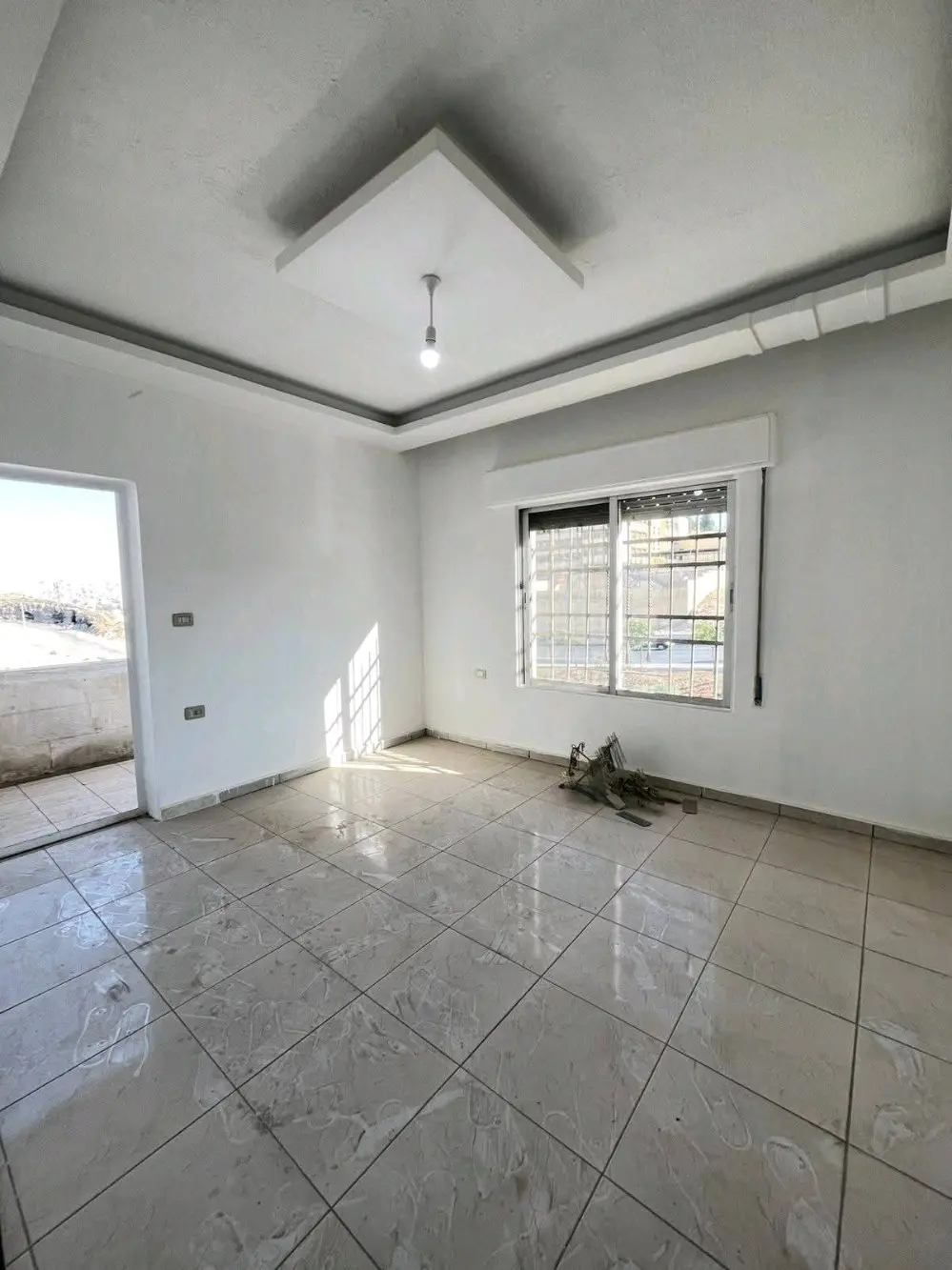 شقه طابق ثالث للبيع مساحه 120 م