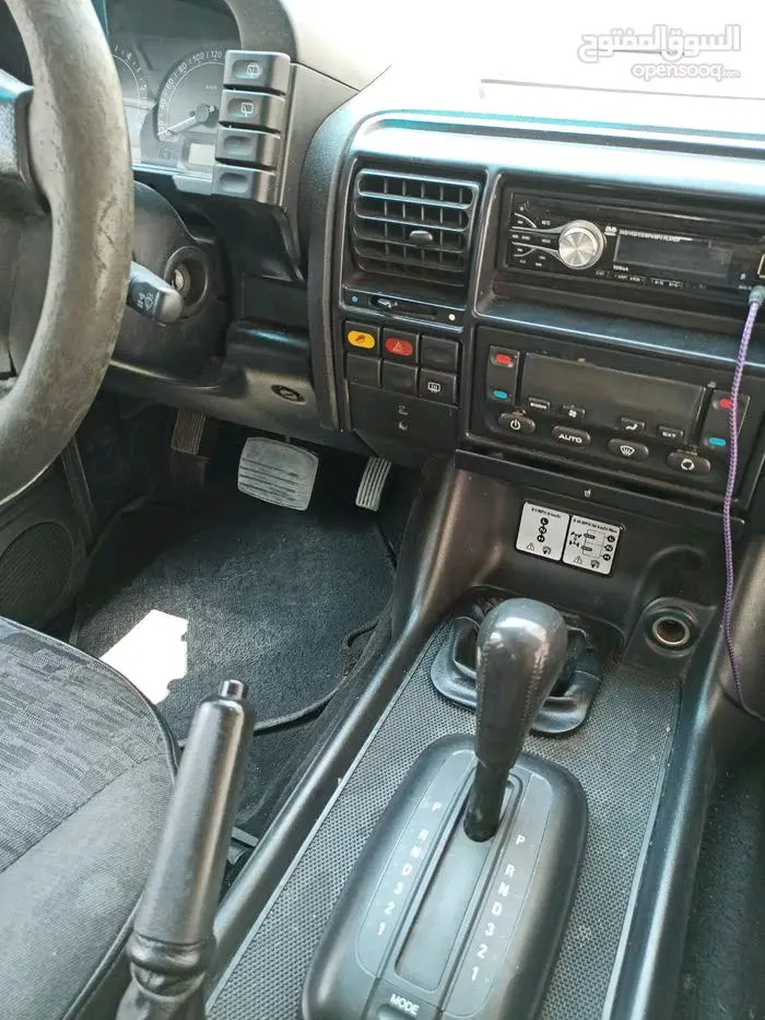 لاند روفر ديسكفري 2004