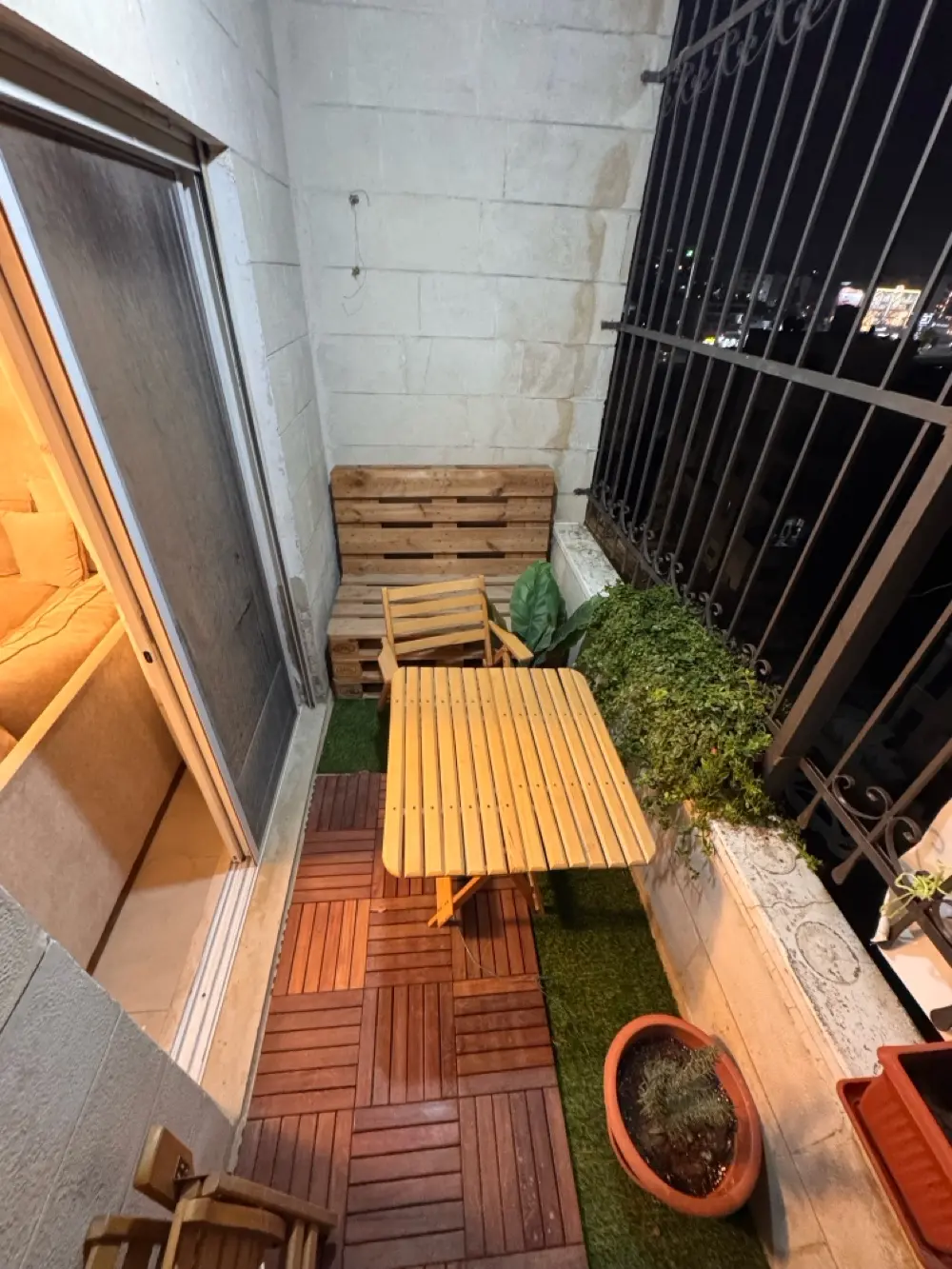 شقه طابق اخير وروف في الجبيهه الغربي بسعر مميز