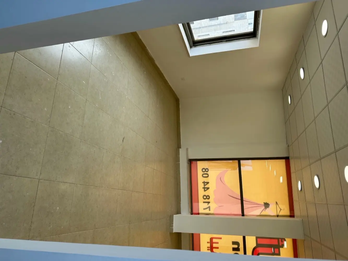 محل للايجار مرج الحمام مجمع فخم بزبط لجنيع الاعمان