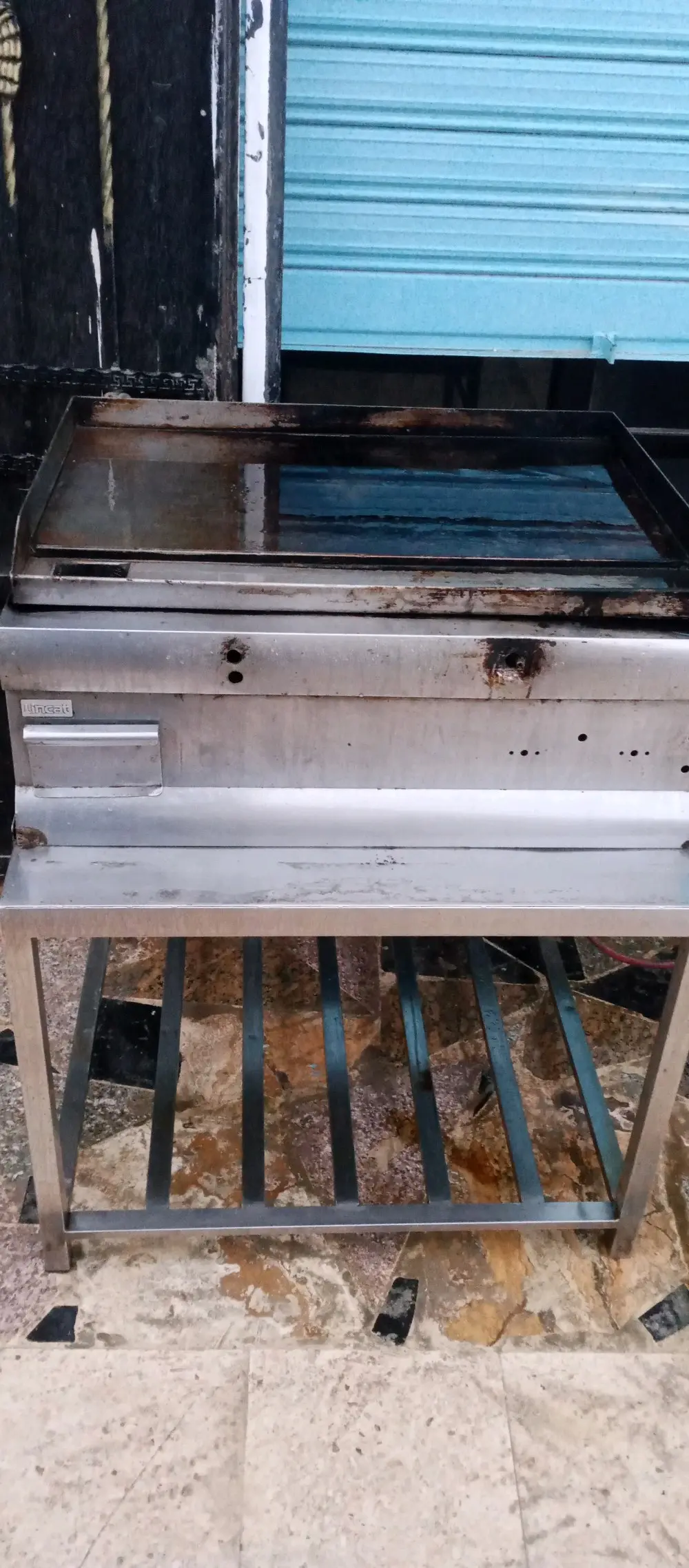 عدة مطعم كامله للبيع