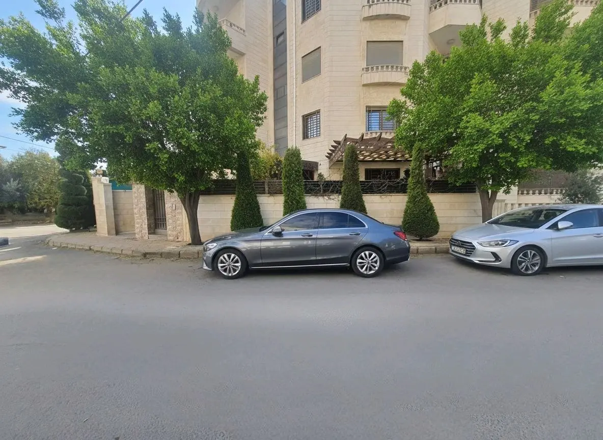 شقة ارضية للبيع في المقابلين