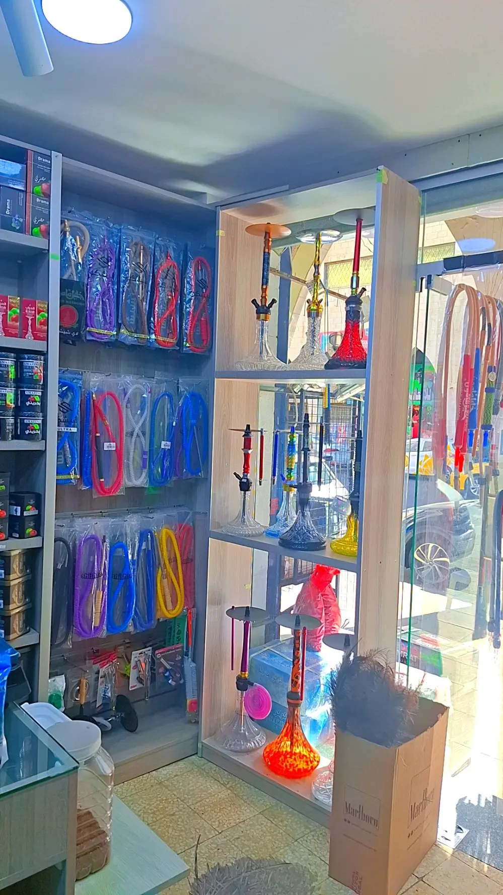 محل مستلزمات تدخين ومعسل يعمل بشكل ممتاز