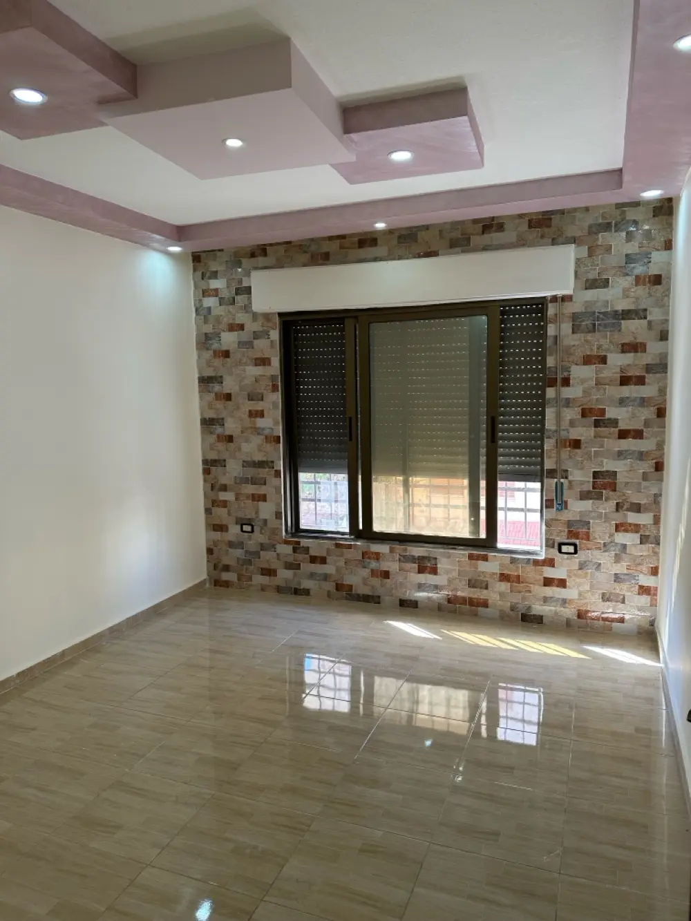 شقه مميزه للايجار قرب اسواق MK الراهبات الورديه/مساحه 165 مناسبه للطلبه الوافدين