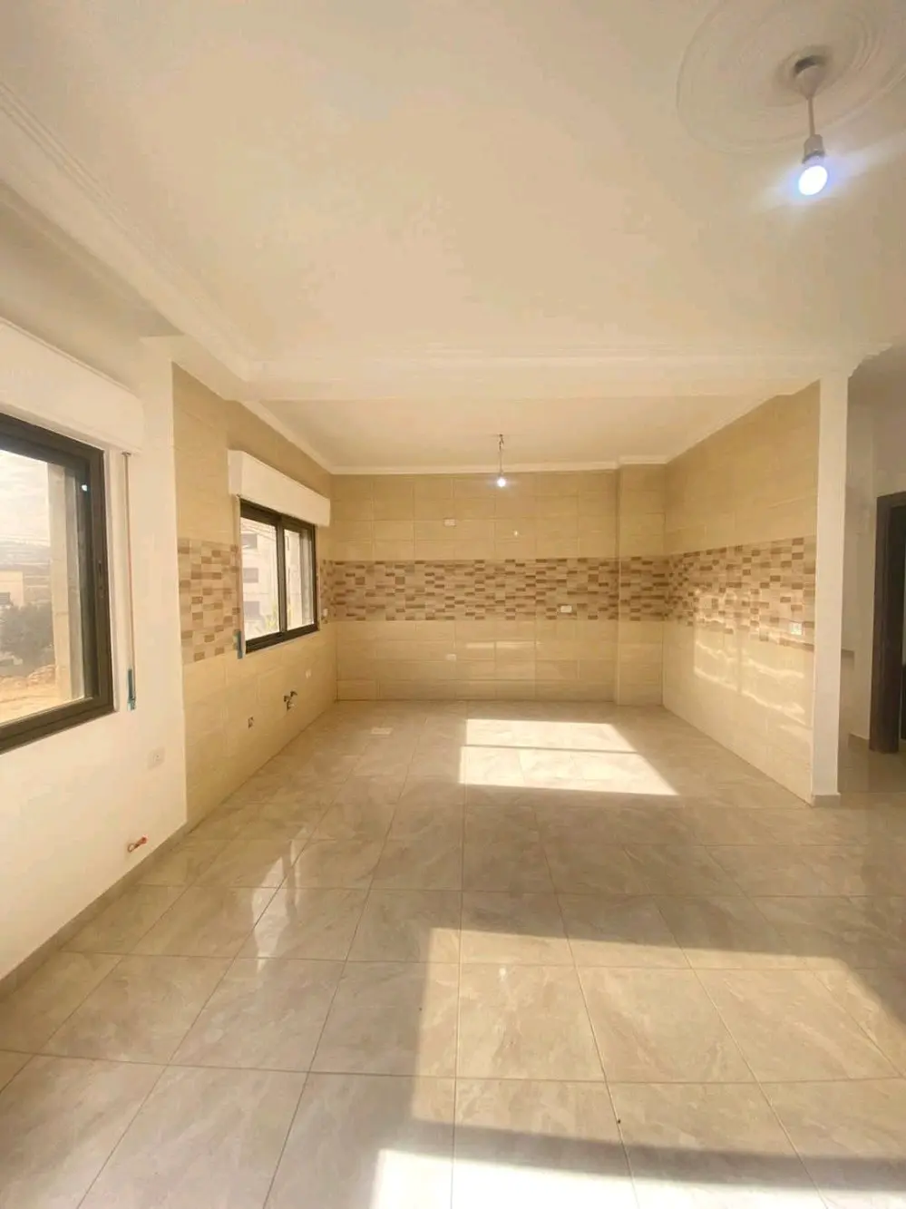 شقة جديدة طابق ثاني للبيع في ابو نصير حي الضياء بدفعة واقساط من المالك مباشرة