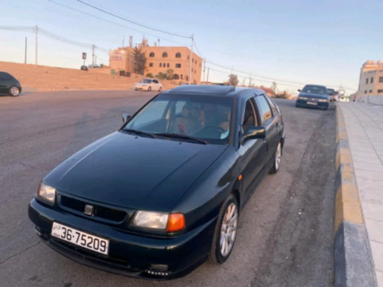 للبيع او للبدل على سياره عائليه