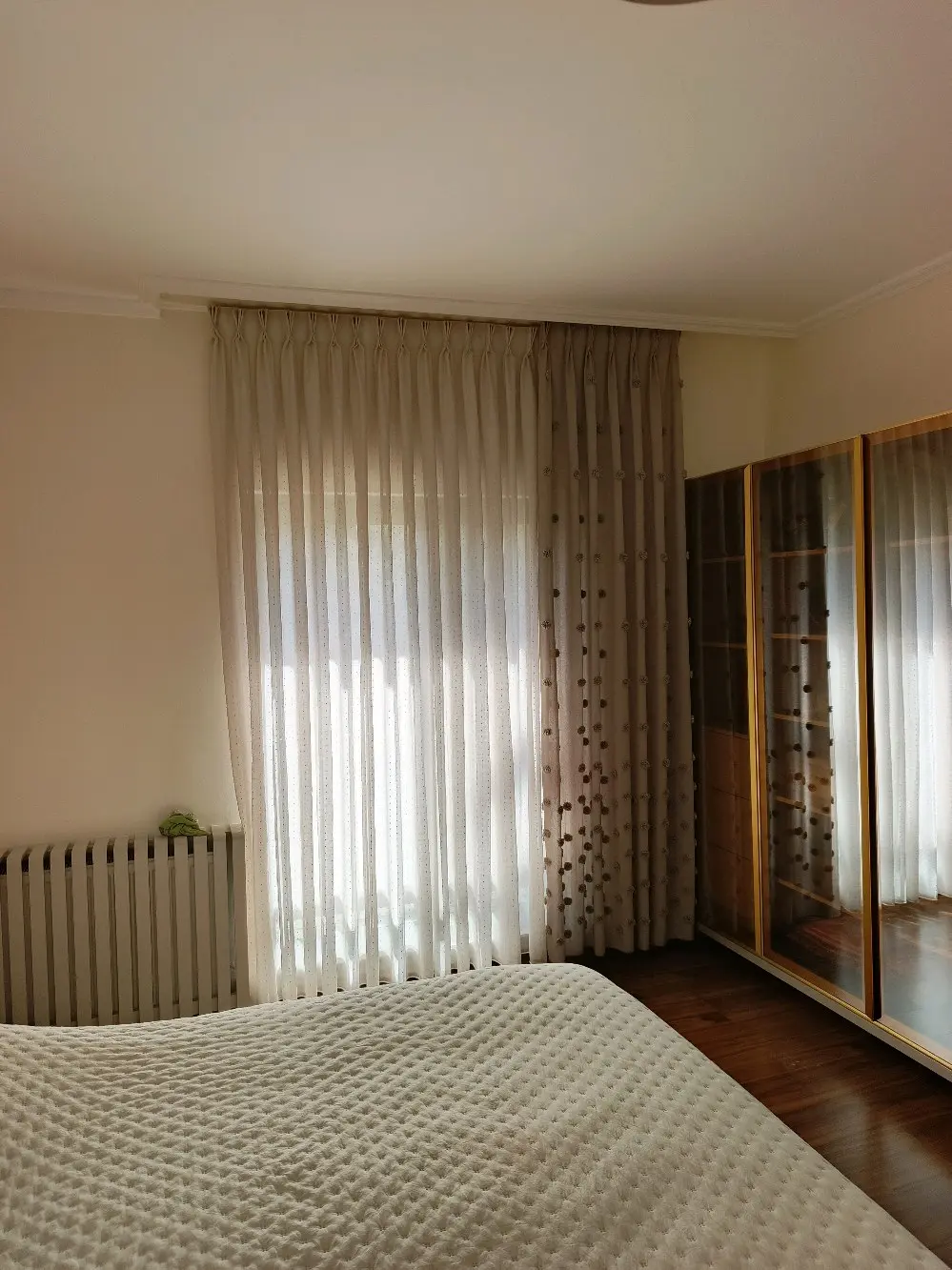 تنجيد و خياطة وتركيب جميع انواع الستائر