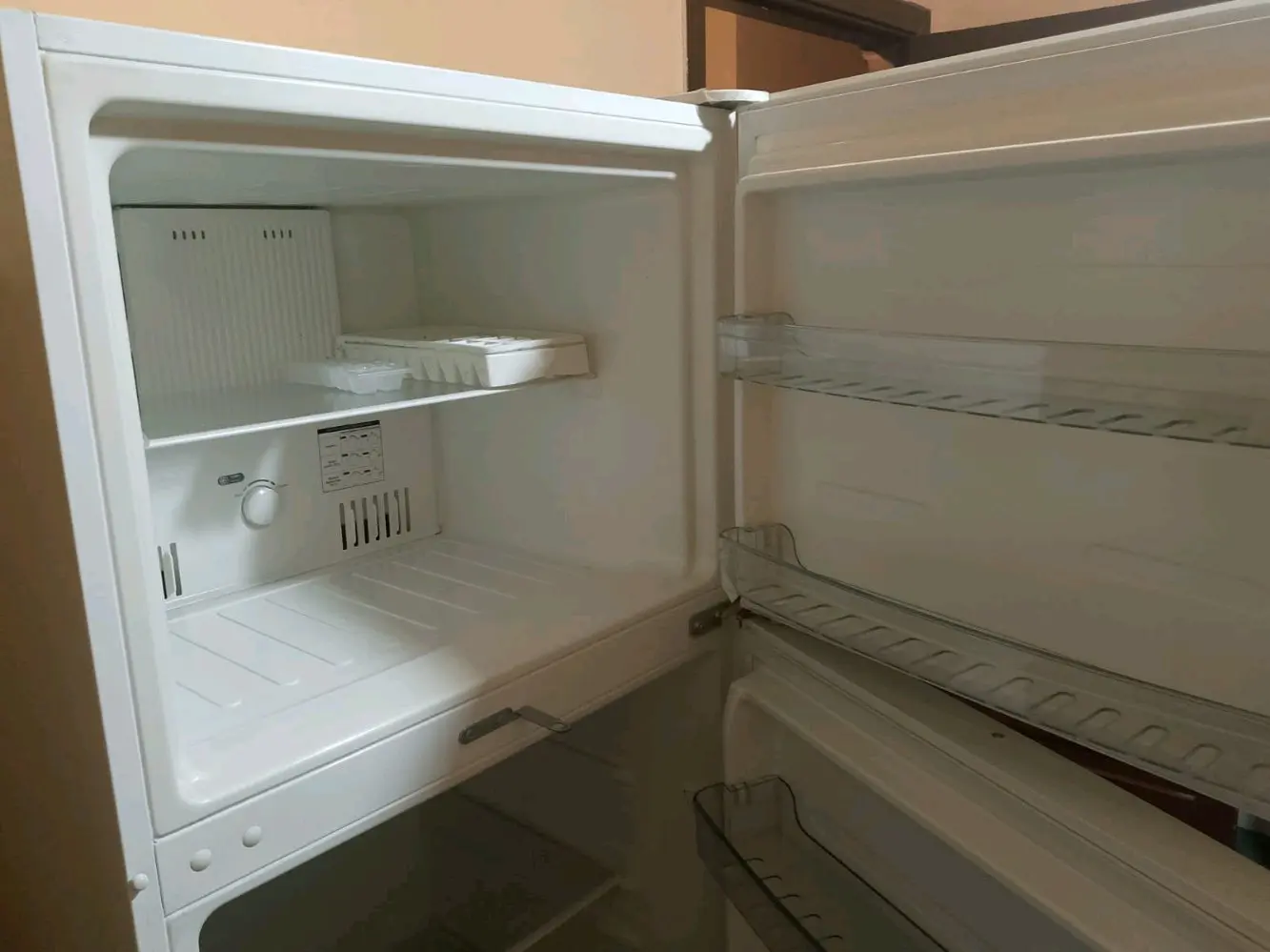 ثلاجه وفريزر نوع جينرال