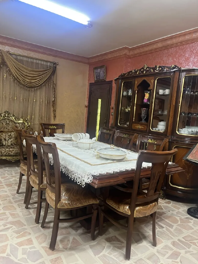 طاولة سفرة خشب زان مع ٨ كراسي