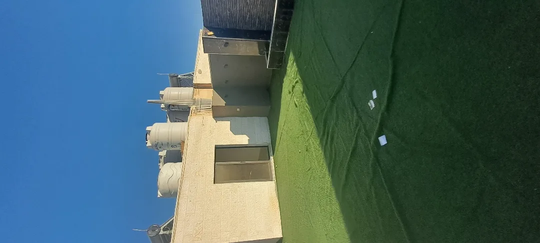 شقه طابق ثالث مع روف