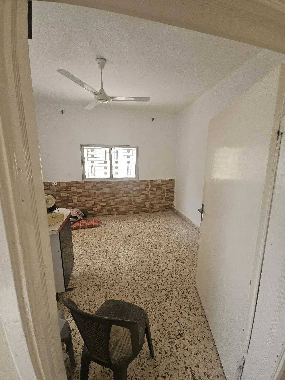 منزل مستقل منطابقين مع قطعة ارضجاهزة للبناءعلى الشارع