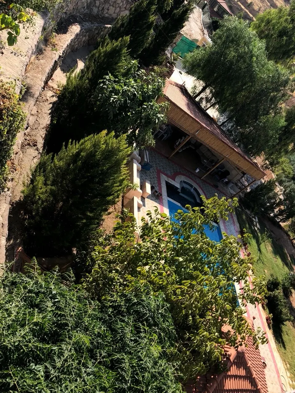 مزرعه مع فيلا ومسبح في العالوك للبيع