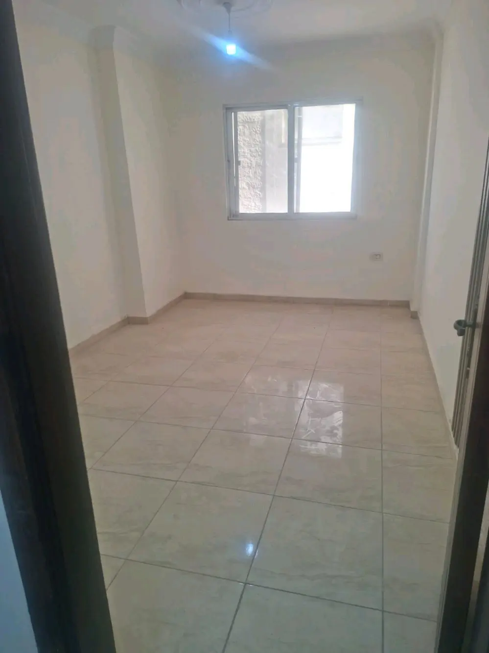 شقه للبيع كاش او بالتقسيط جديده غير مسكونه