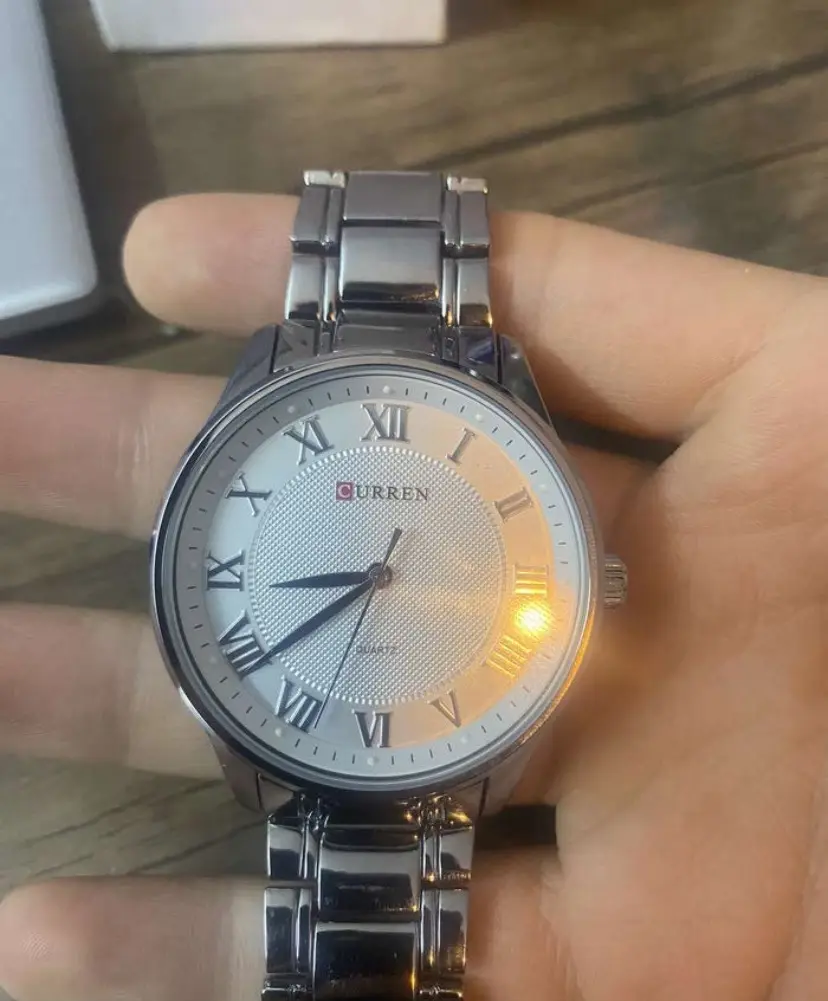 ساعة curren للبيع