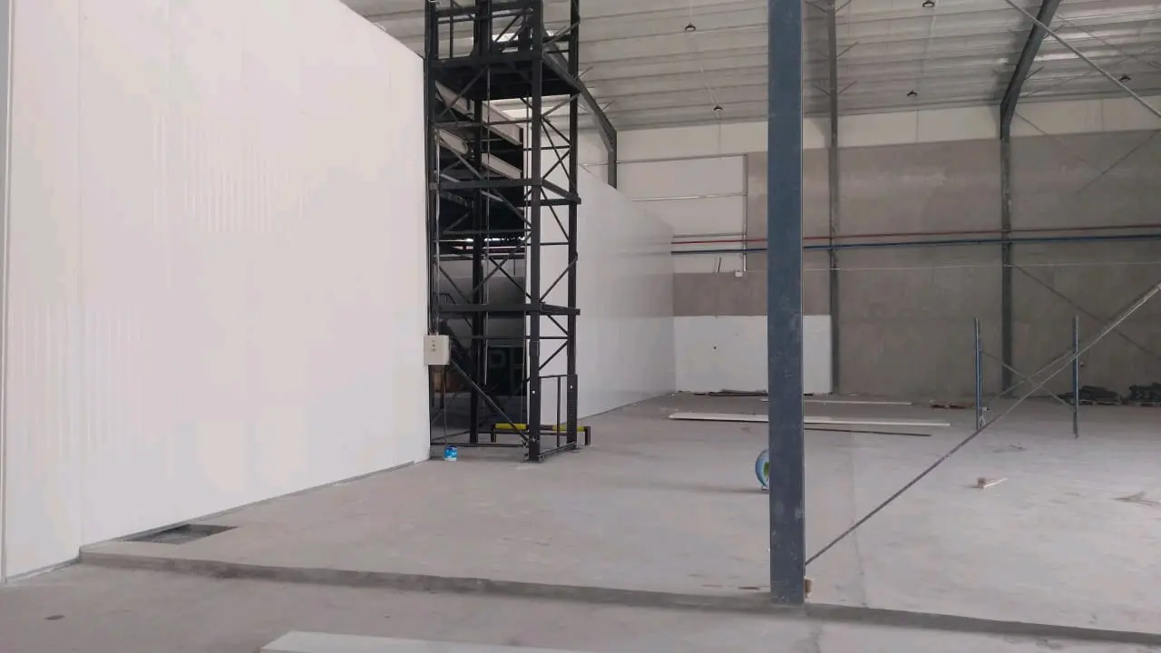 بناء الهناجر و الهياكل المعدنية و المباني الحديدية و المكاتب و الابنية متعددة ال