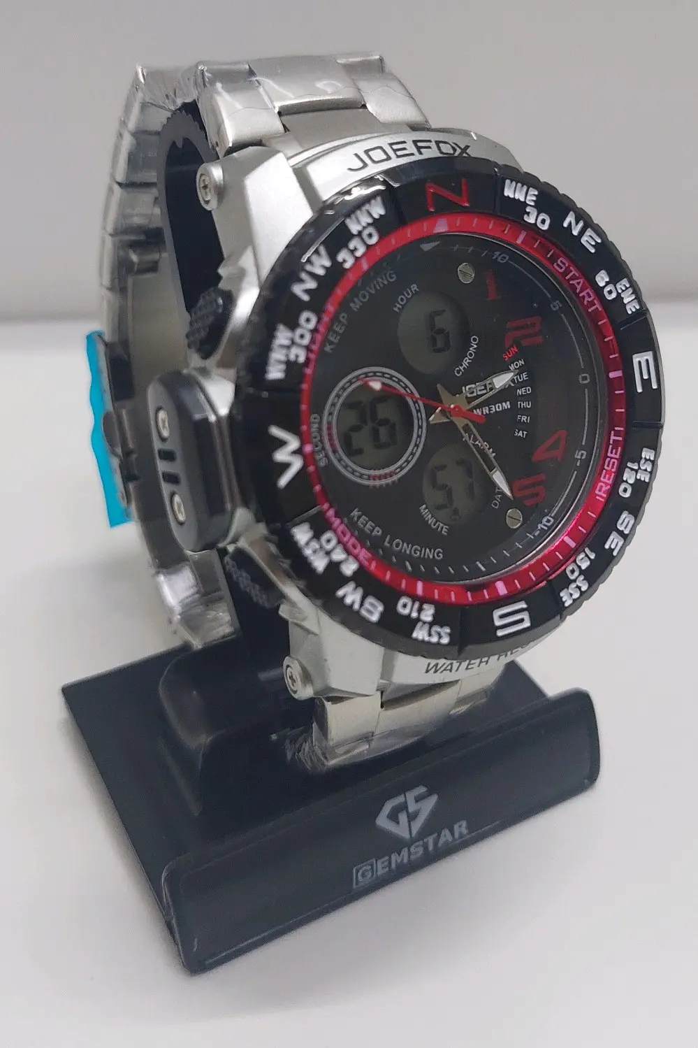 ساعة لون سلفر جديدة بالكرتونة