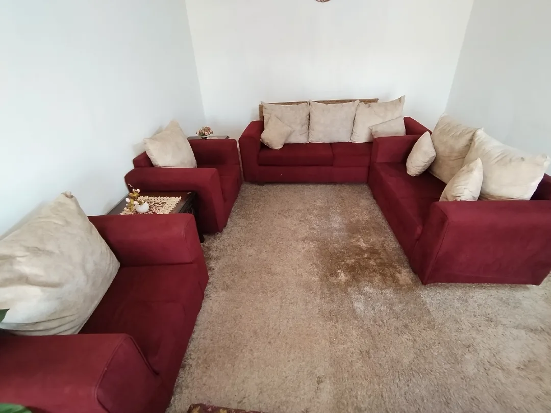 طقم كنب مستعمل بحالة جيده جدا