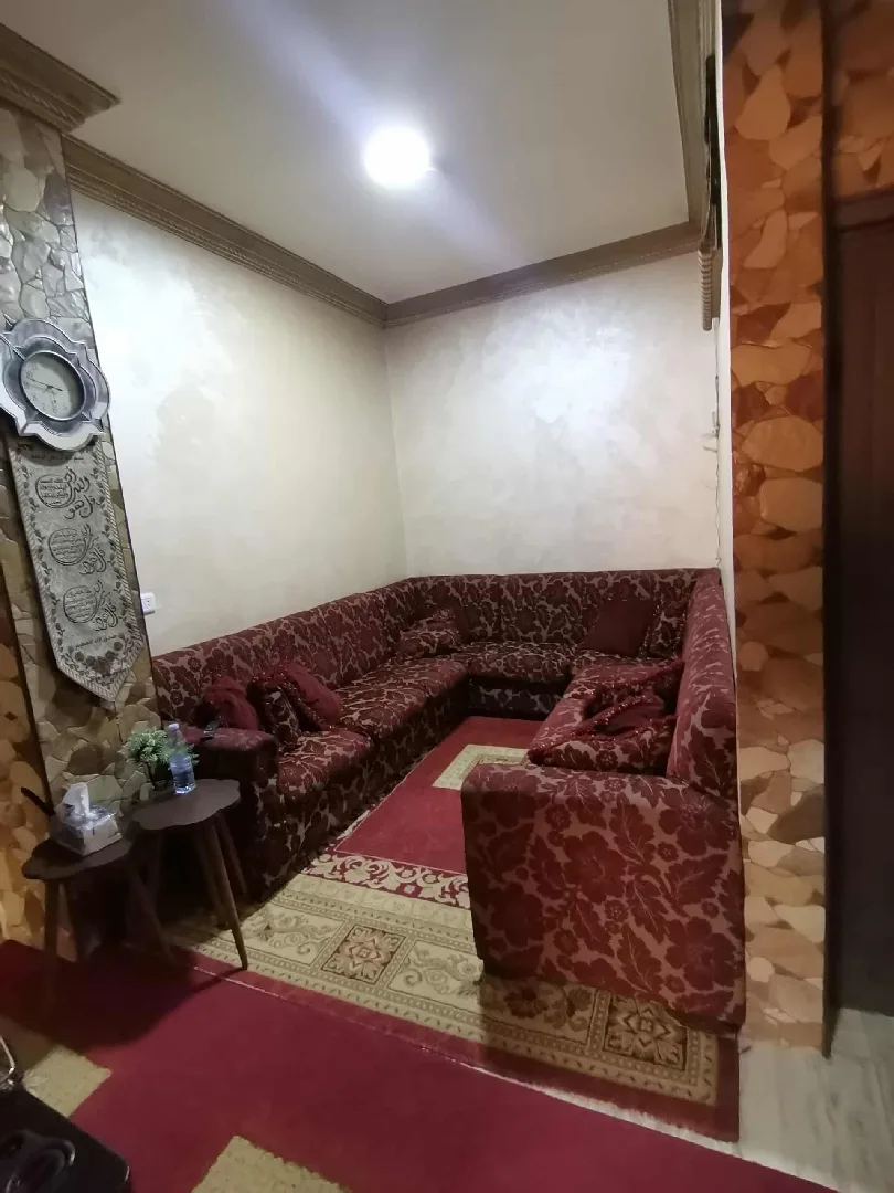 شقة للبيع طابق ثاني بموقع مميز وبسعر مغري في الهاشمي الشمالي من المالك مباشرة