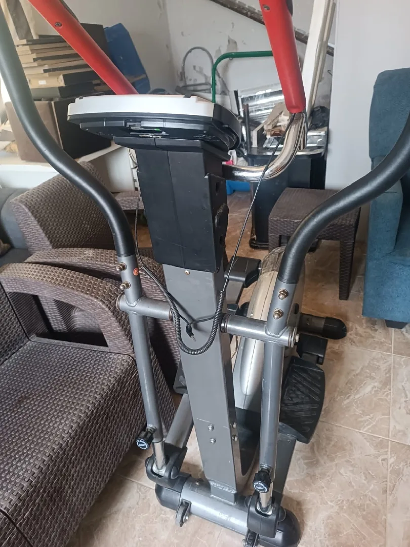جهاز كروس رياضي للبيع يعمل بشكل ممتاز