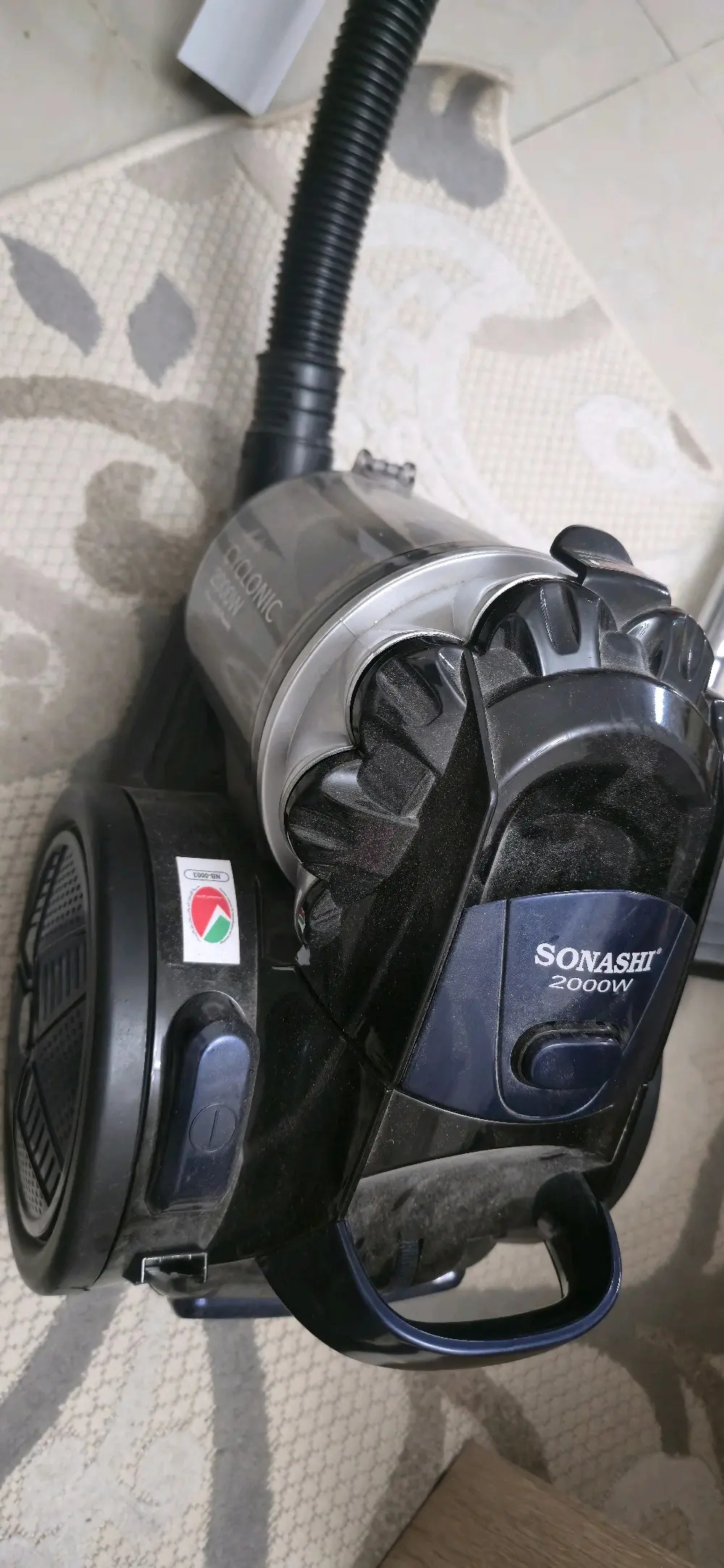 مكنسة كهربائية سوناشي 2000 للبيع استخدام سنة مستعمل ... الببع مستعجل