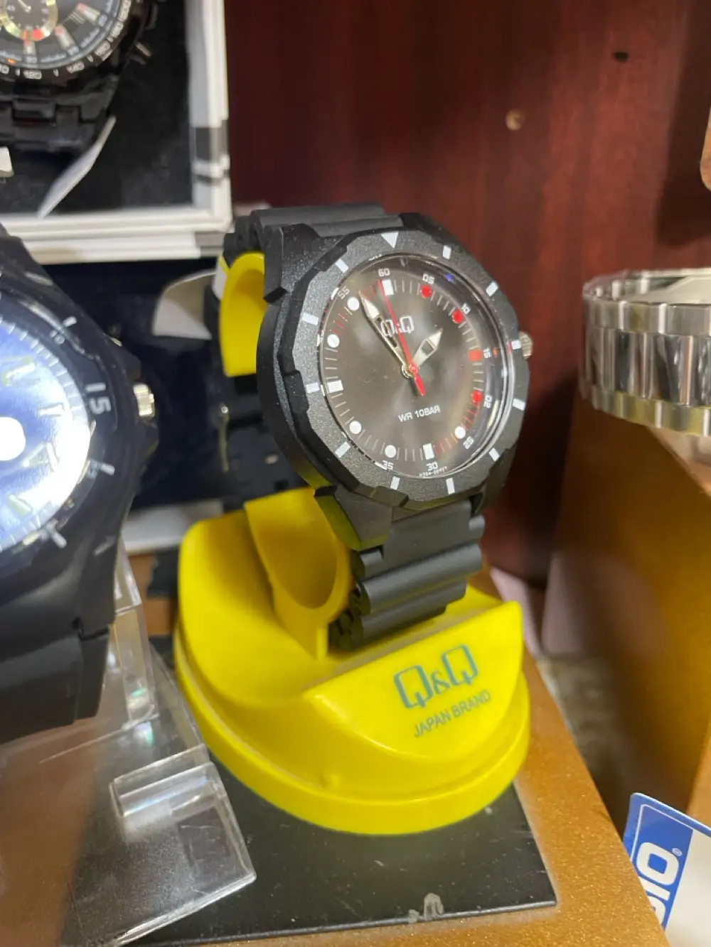 ساعات Q&Q الرياضية