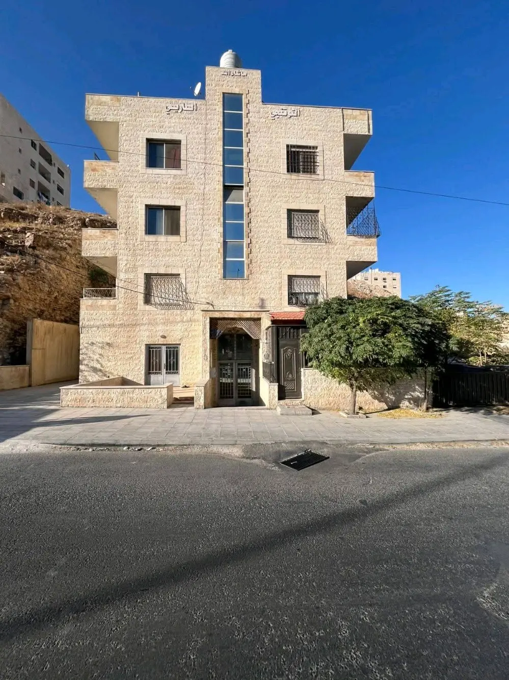 شقه طابق ثالث للبيع مساحه 120 م