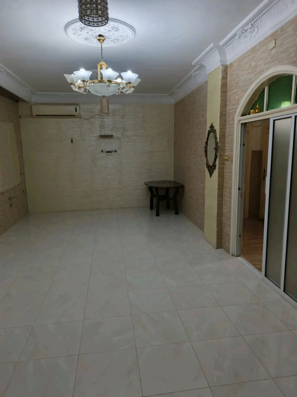 عماره منطقه عمان جبل المناره ٤ طوابق مع روف مسطح الف متر مساحه الارض ٥٣٥ متر مكو