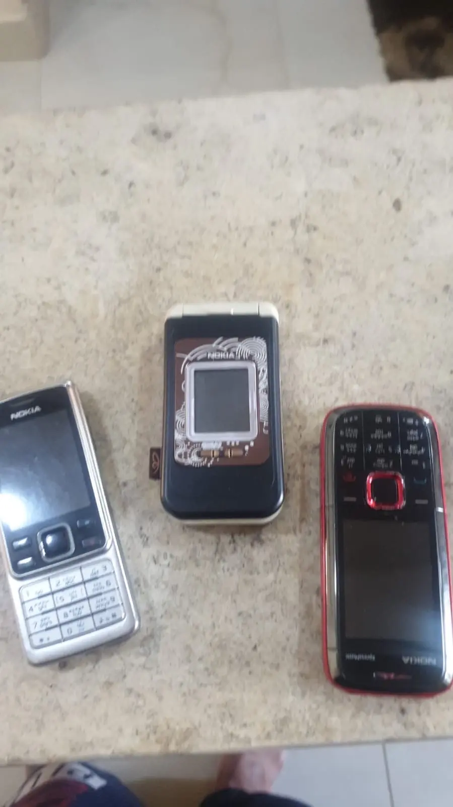 مطلوب تلفونات قديمة وكفرات وشروات ، الي عنده يبعتلي