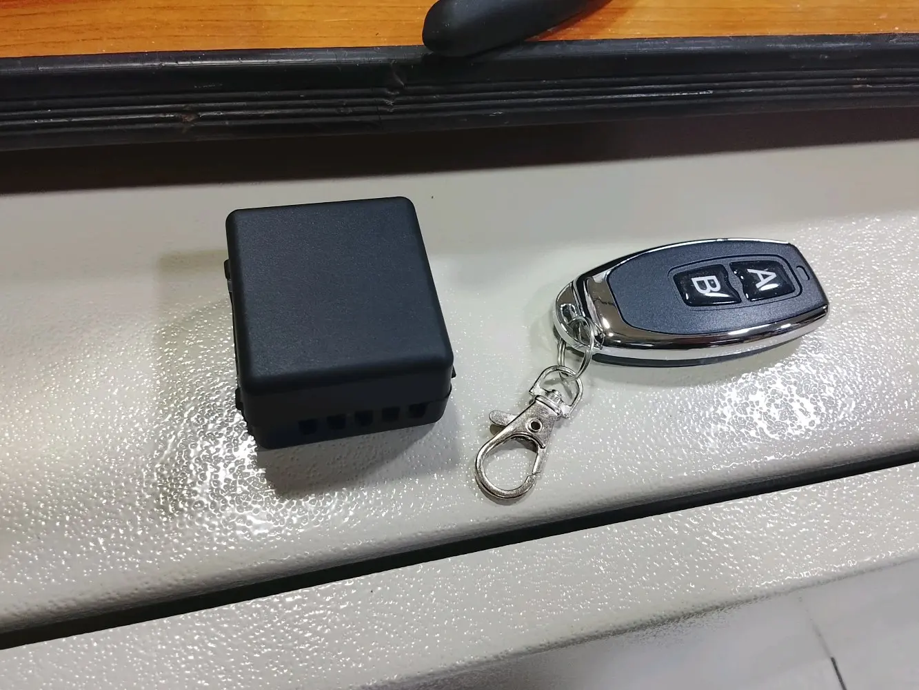 جهاز اكسس للمصاعد مع ريموت عدد ١٠ عرض لفتره محدوده