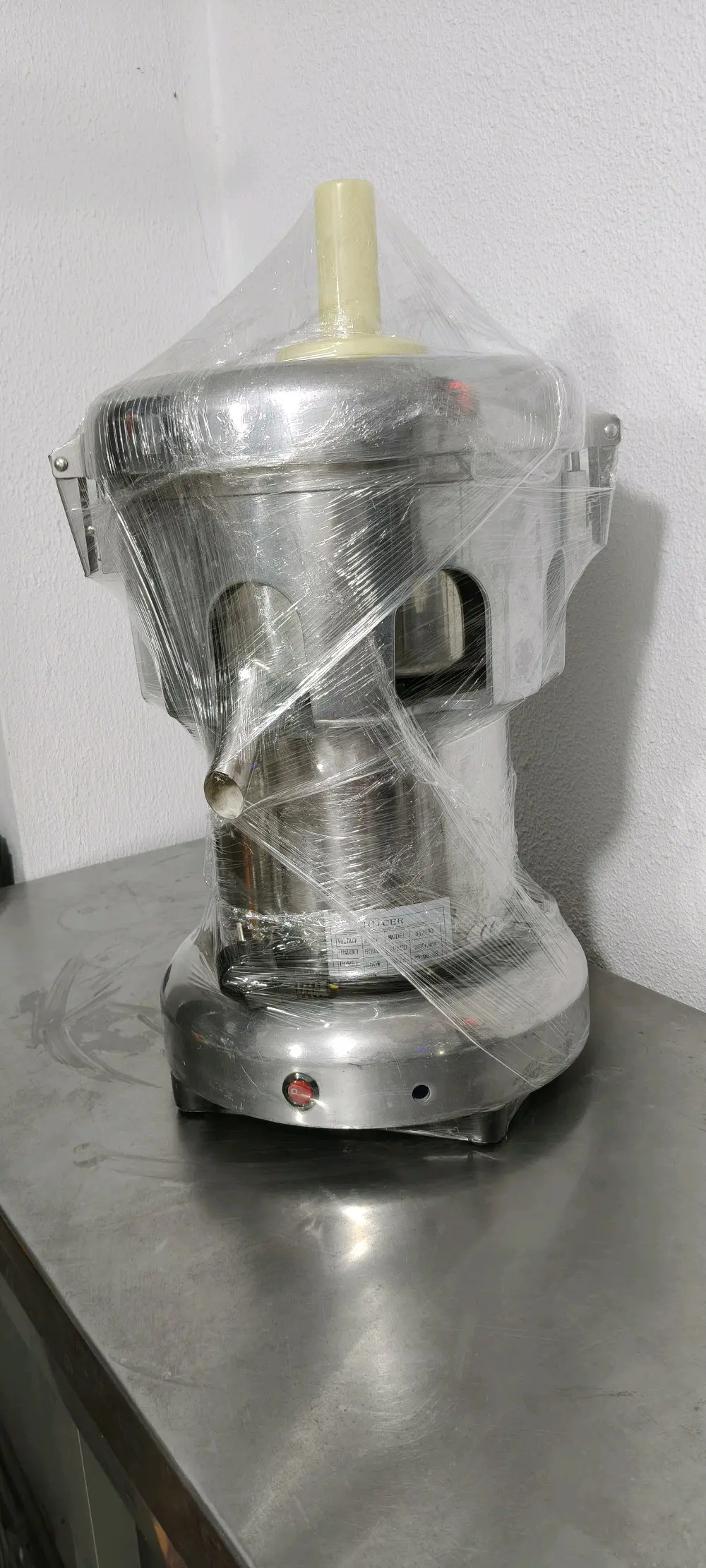 ماكينة قصب سكر + ماكينة عصير تبريد + عصارة جزر + عصارة رمان