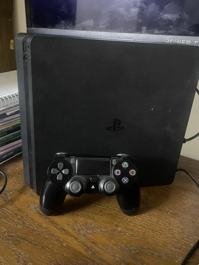 PS4 slim 500 GB
