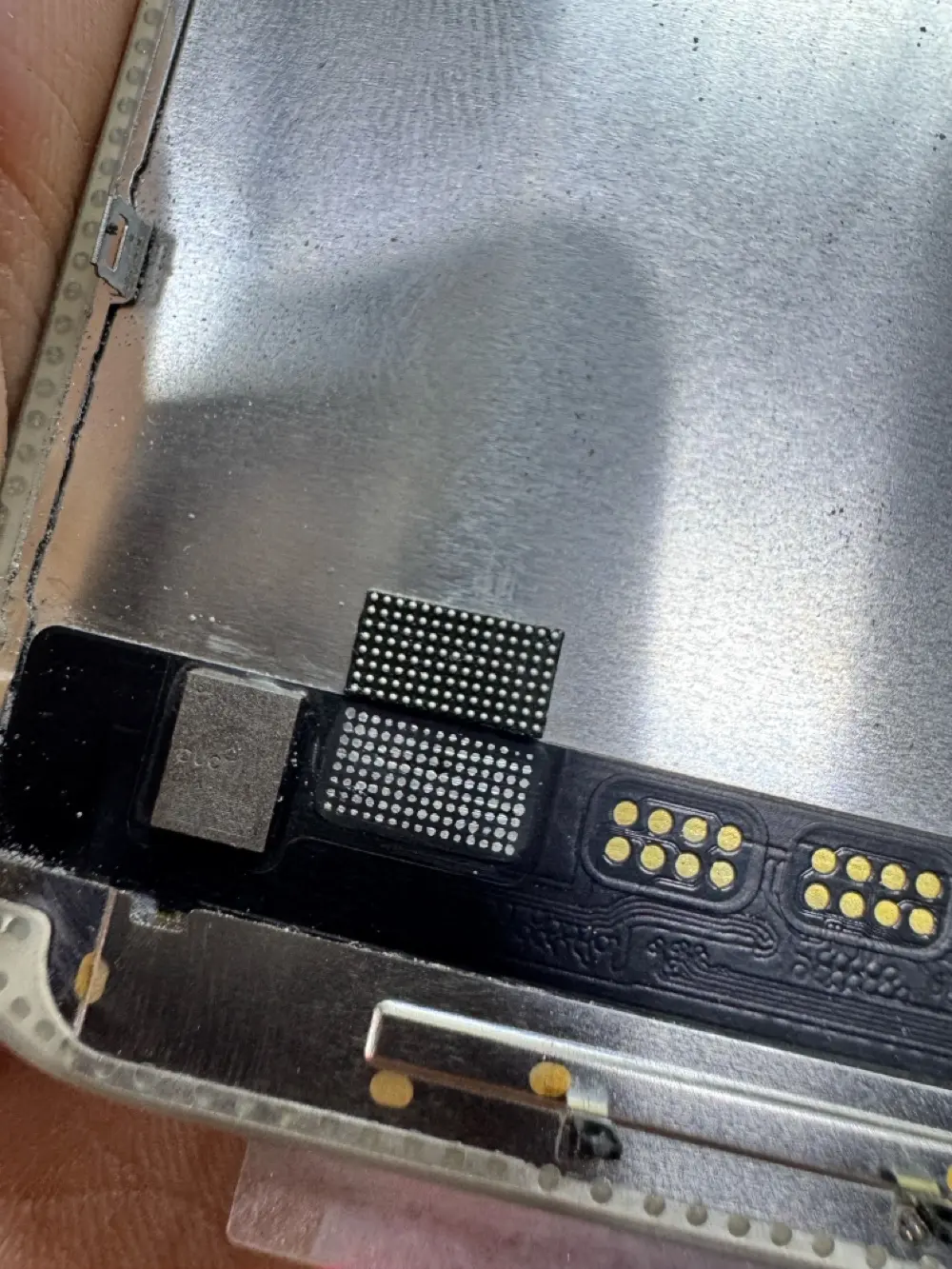 صيانة جميع اجهزة الموبايل والايباد والتابلت