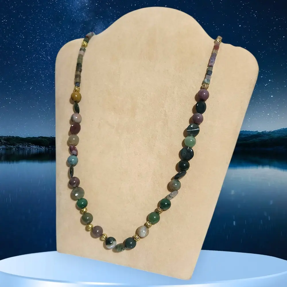 عقد من العقيق الطبيعي