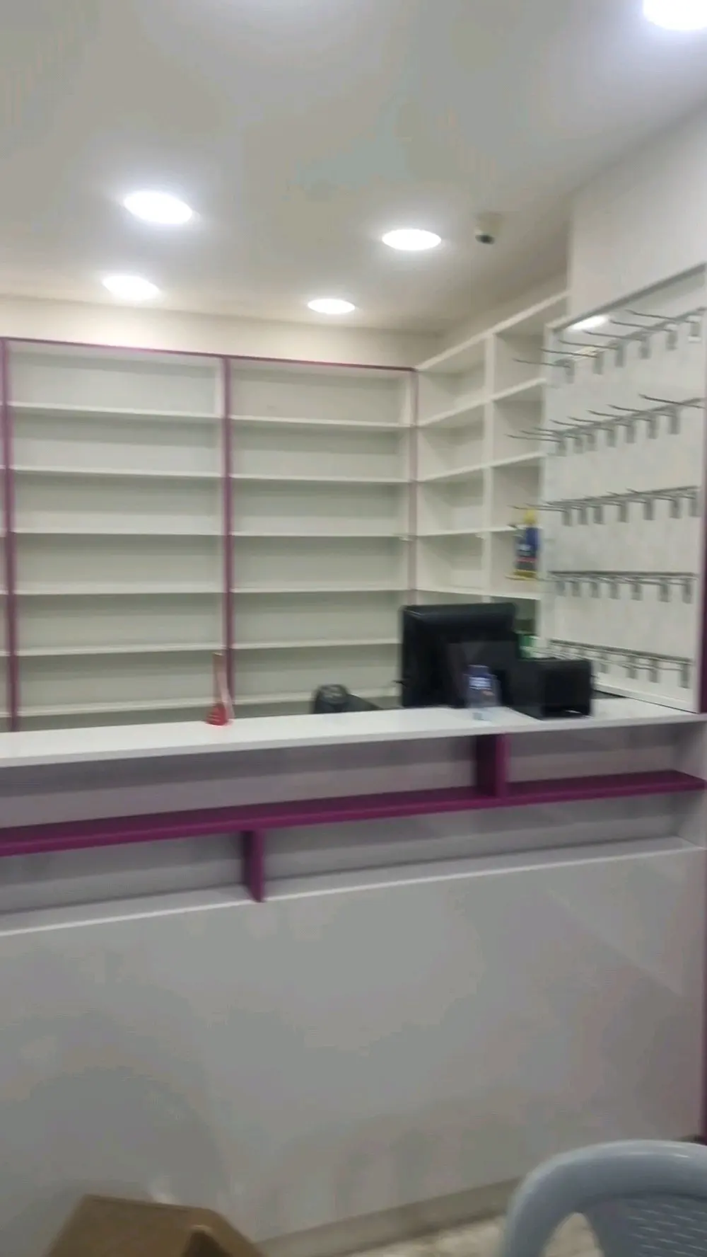 صيدلية للبيع