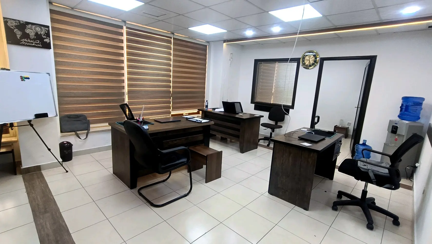 مكتب كامل متكامل للبيع مع المعدات