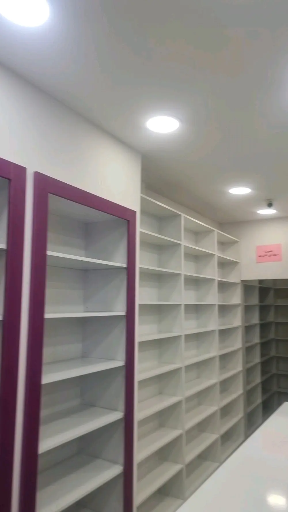 صيدلية للبيع