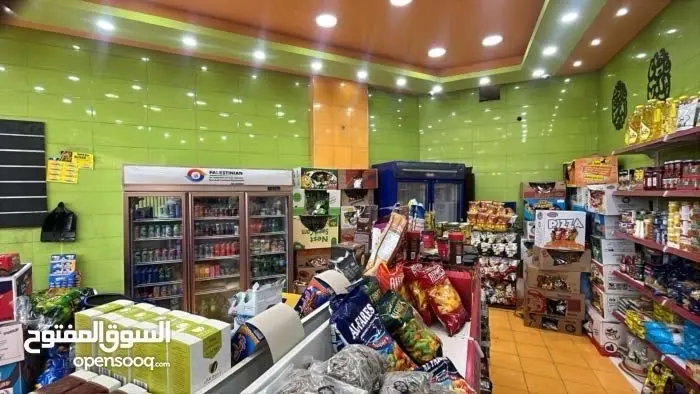 سوبر ماركت مجهز بالكامل جاهز للعمل للبيع بسعر مغري في انشط شوارع طبربور