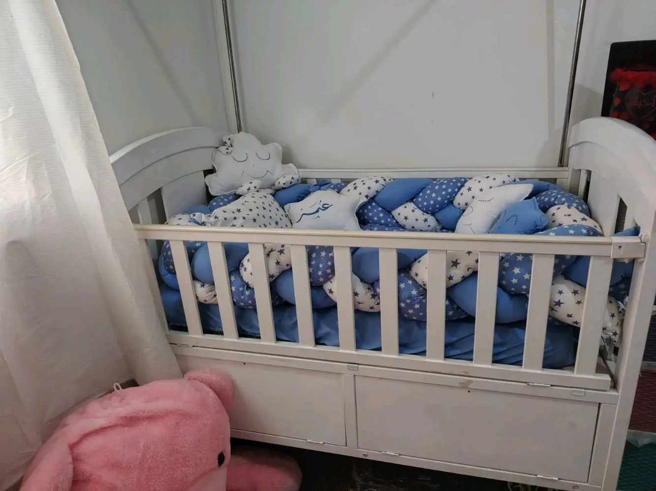 تخت أطفال حديث الولادة لعمر ٥ سنوات