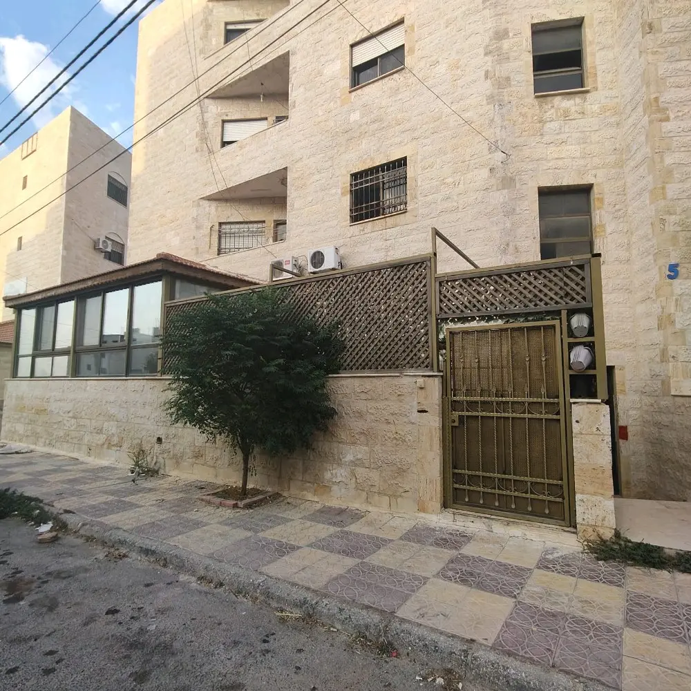 شقة ارضية للبيع / حي عدن / ام نواره ٤