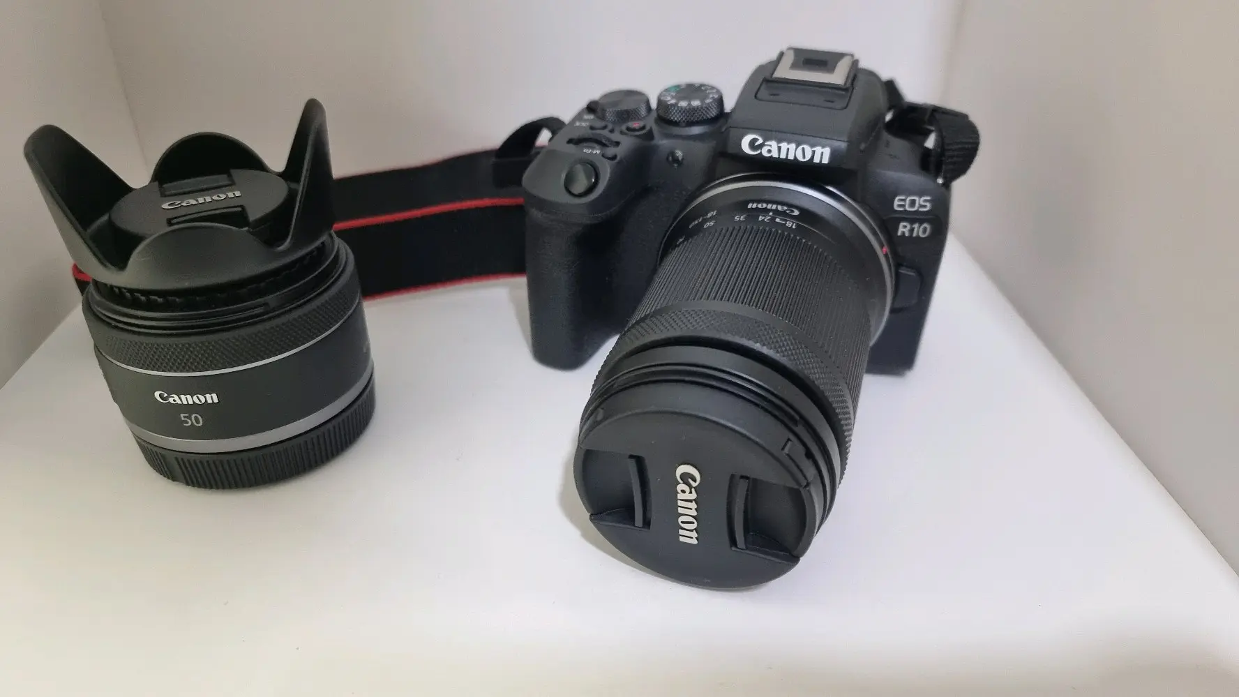 كاميرا كانون R10