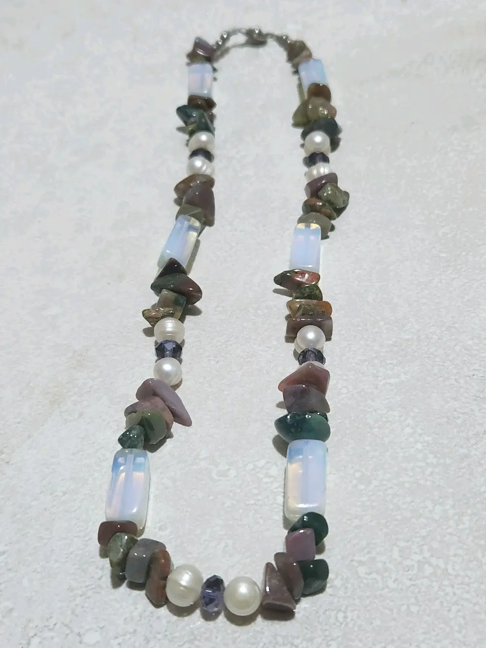 قلادة تشكيلة من الاحجار الطبيعية