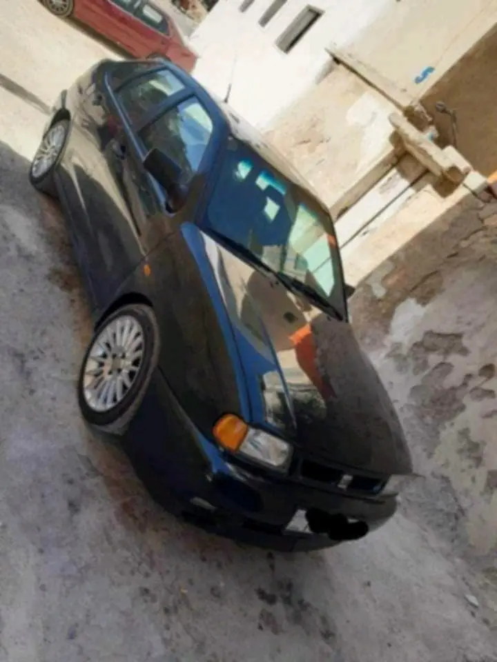 للبيع او للبدل على سياره عائليه