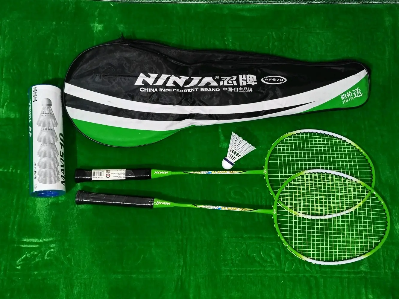 مضارب تنس ارضي وريشة